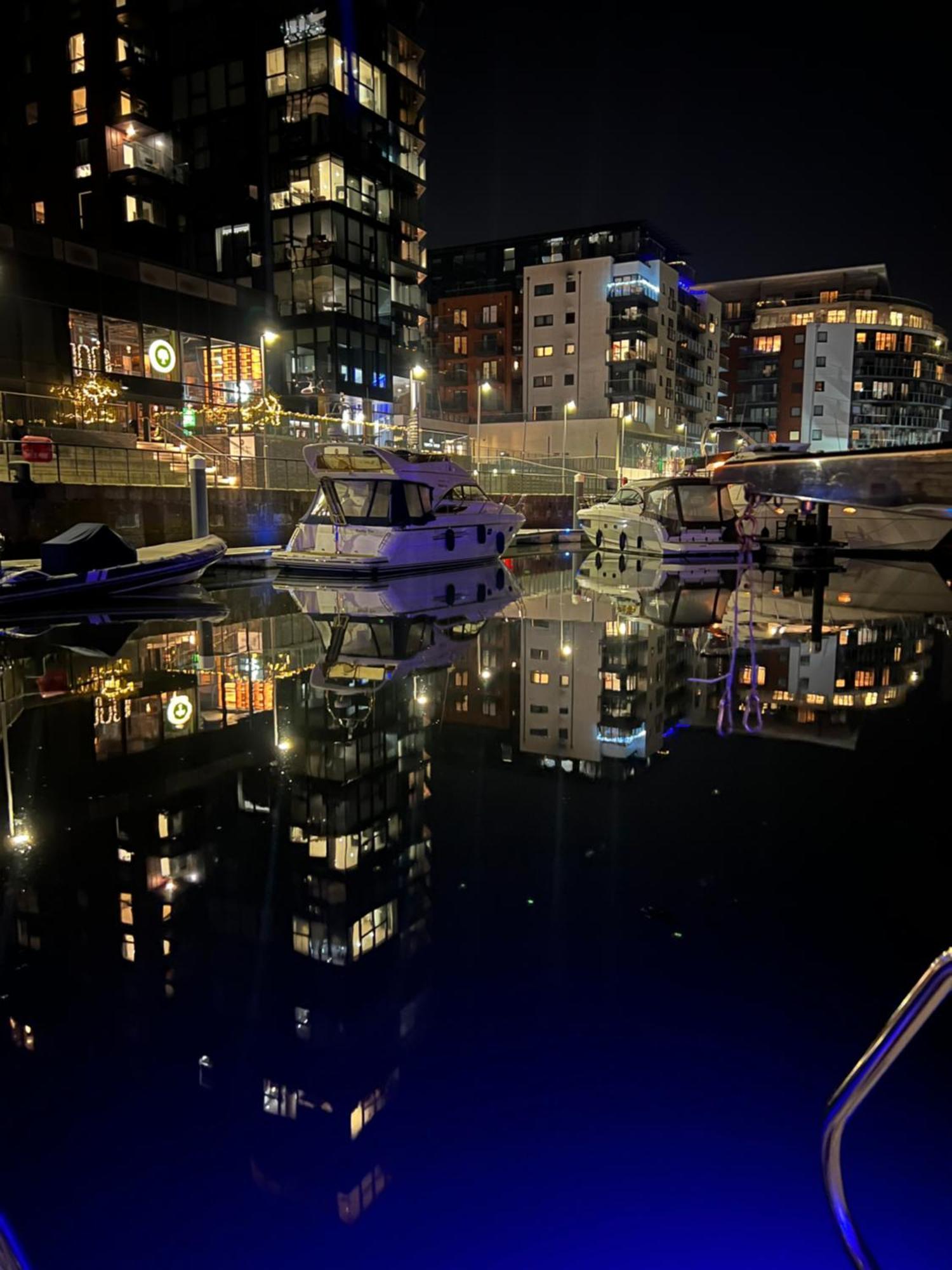Luxury 40 Foot Yacht On 5 Star Ocean Village Marina Southampton - Minutes Away From City Centre And Cruise Terminals - Free Parking Included Exterior foto