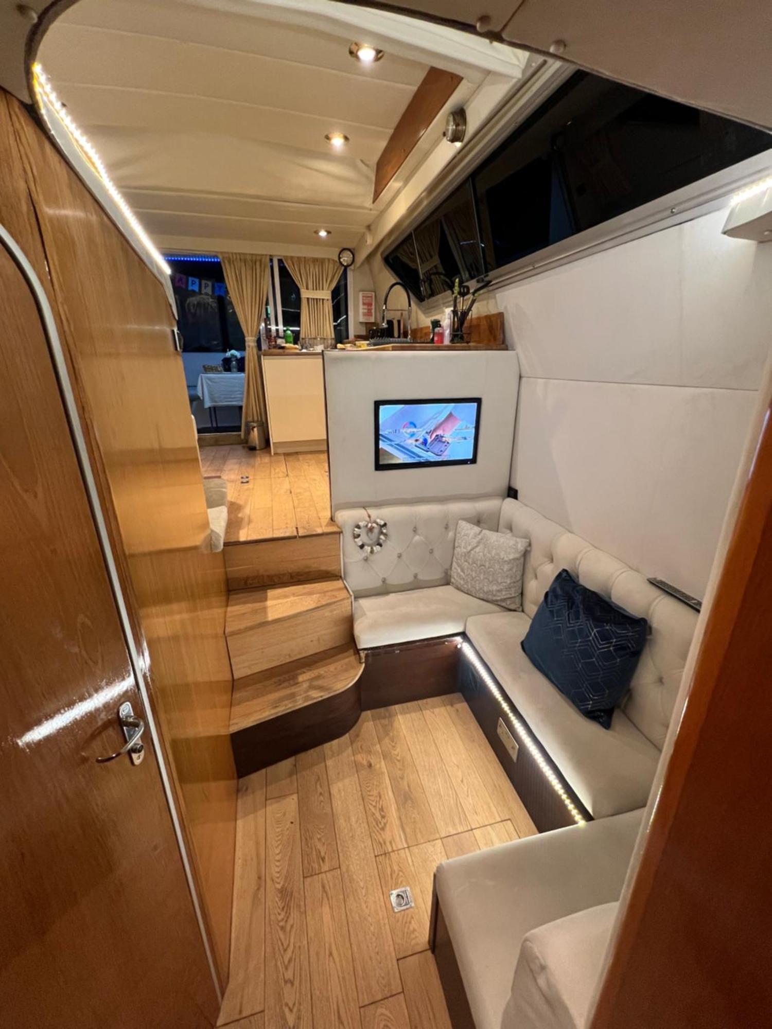 Luxury 40 Foot Yacht On 5 Star Ocean Village Marina Southampton - Minutes Away From City Centre And Cruise Terminals - Free Parking Included Exterior foto
