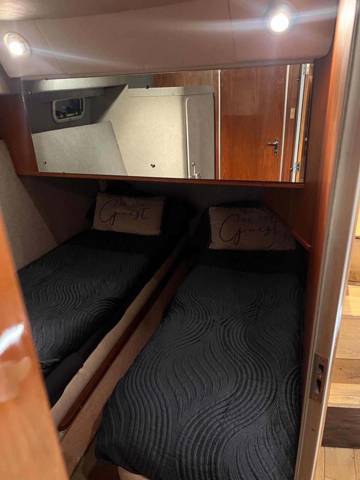 Luxury 40 Foot Yacht On 5 Star Ocean Village Marina Southampton - Minutes Away From City Centre And Cruise Terminals - Free Parking Included Exterior foto