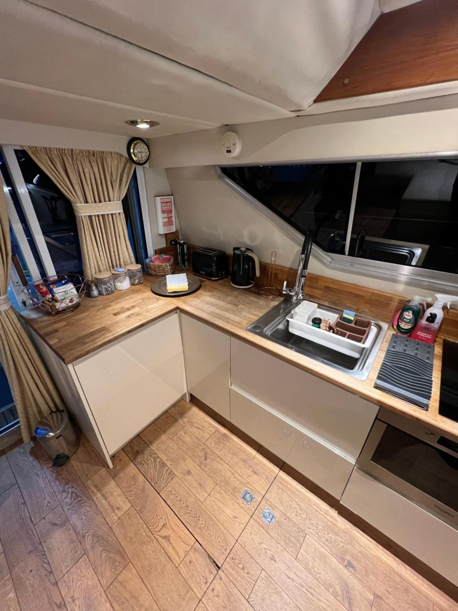 Luxury 40 Foot Yacht On 5 Star Ocean Village Marina Southampton - Minutes Away From City Centre And Cruise Terminals - Free Parking Included Exterior foto