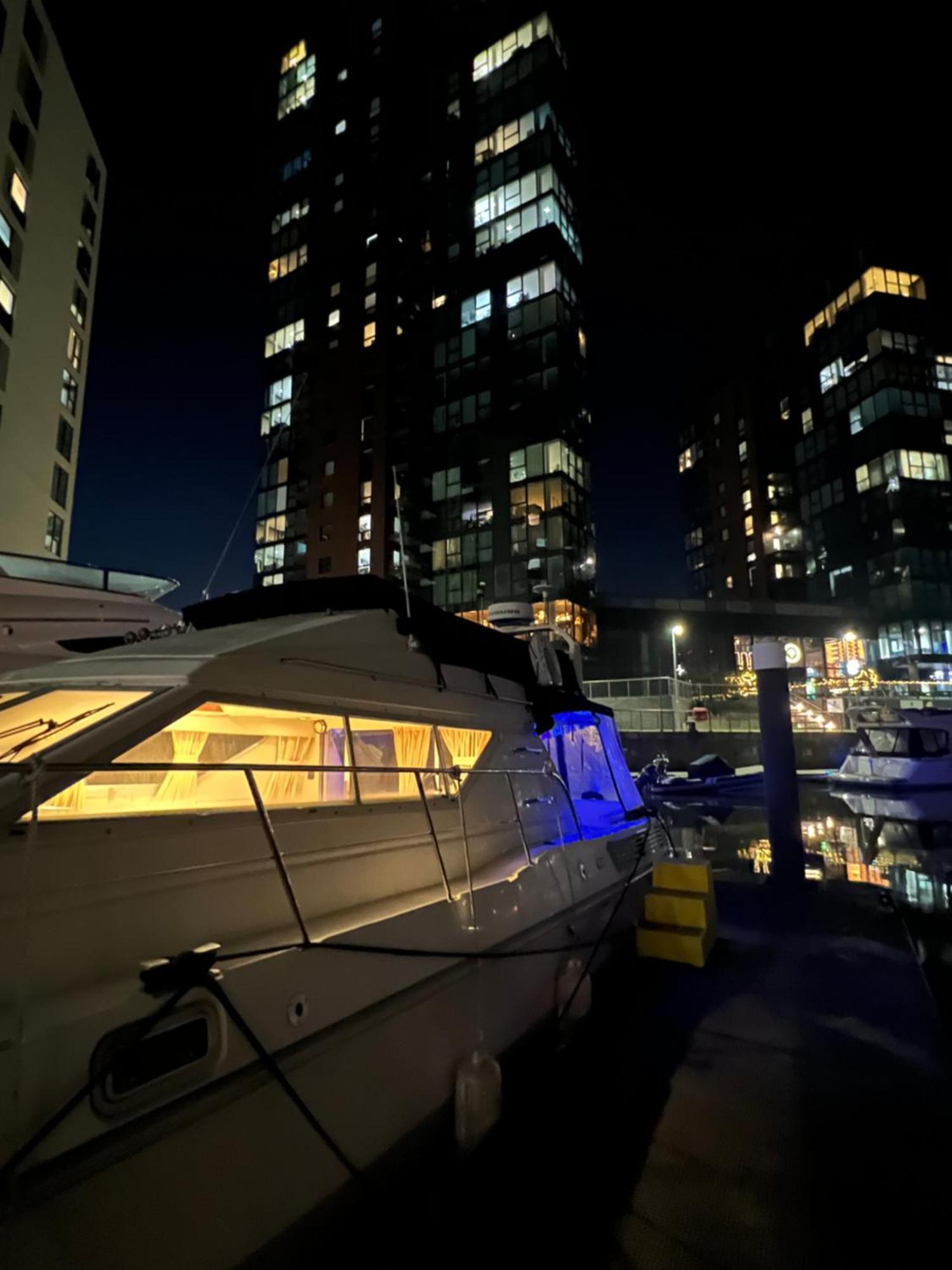 Luxury 40 Foot Yacht On 5 Star Ocean Village Marina Southampton - Minutes Away From City Centre And Cruise Terminals - Free Parking Included Exterior foto